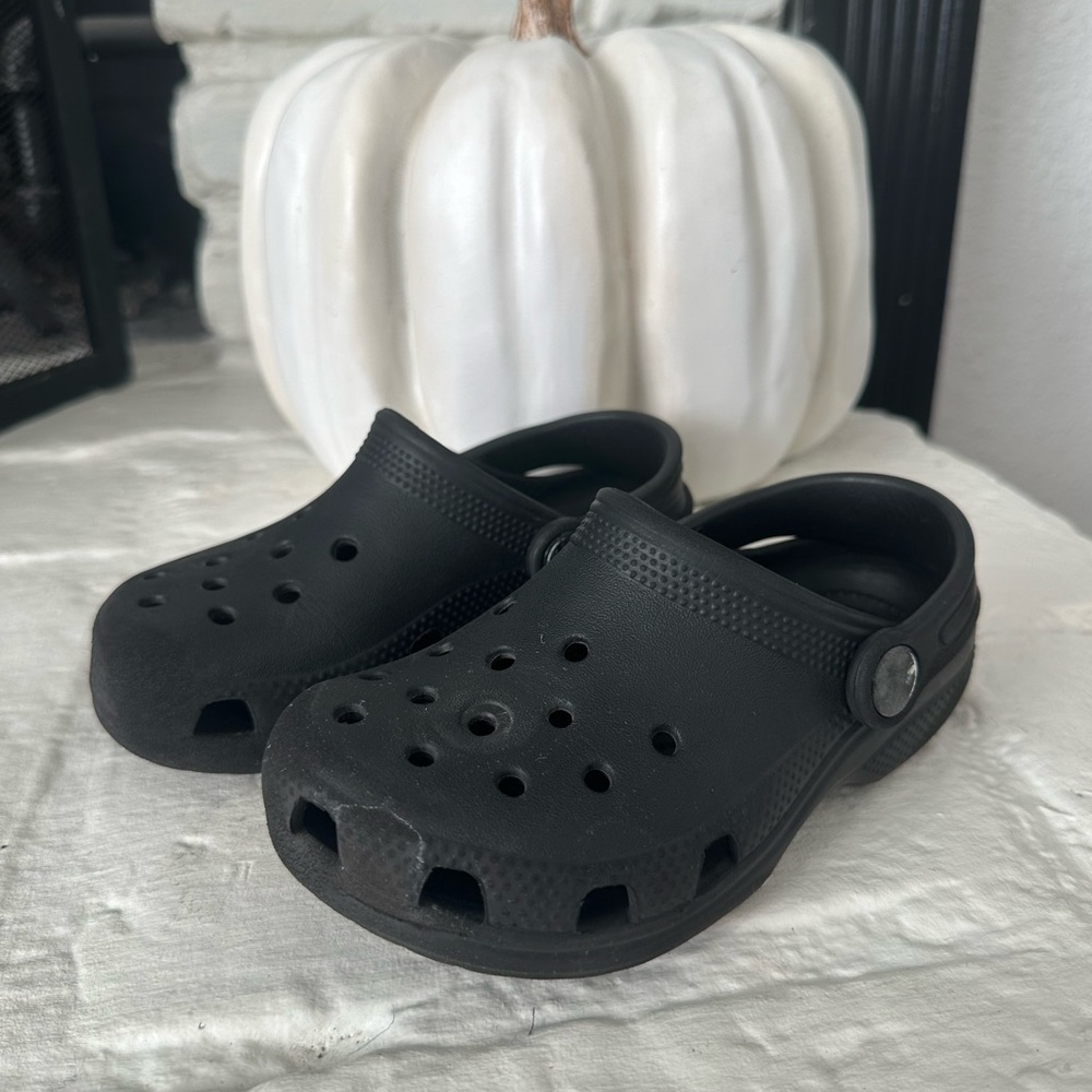 Black Crocs size 10c